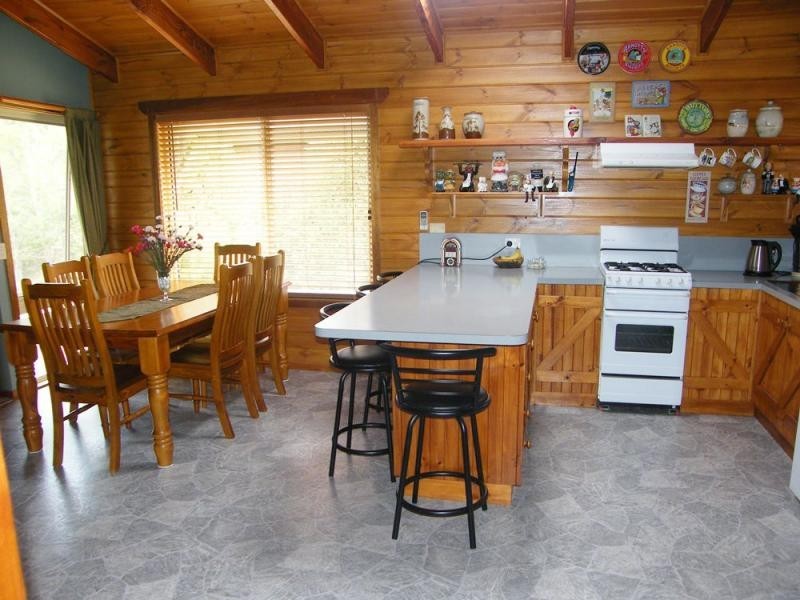 33 Sixth Avenue, Raymond Island VIC 3880