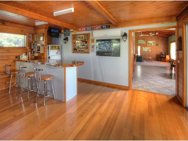 33 Sixth Avenue, Raymond Island VIC 3880