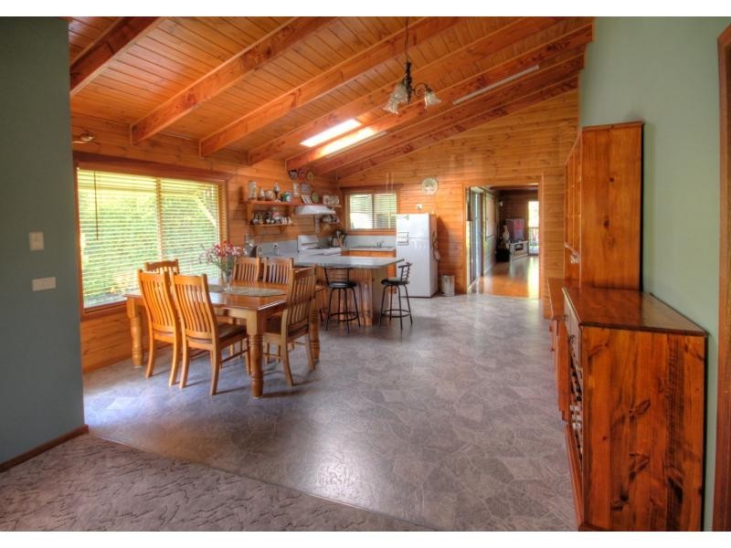 33 Sixth Avenue, Raymond Island VIC 3880
