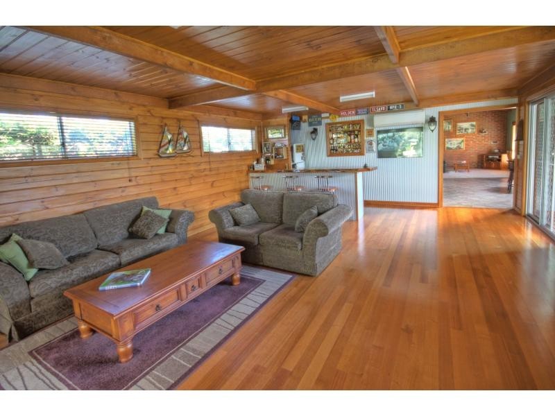 33 Sixth Avenue, Raymond Island VIC 3880