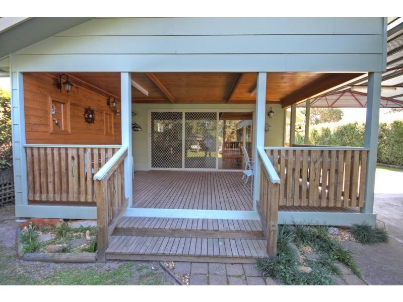 33 Sixth Avenue, Raymond Island VIC 3880