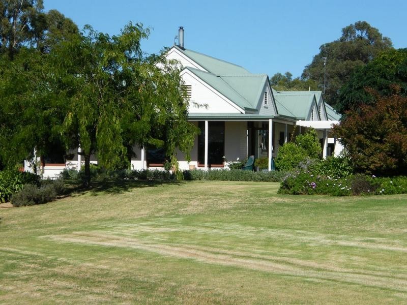 100 Doyles Road, Bairnsdale VIC 3875