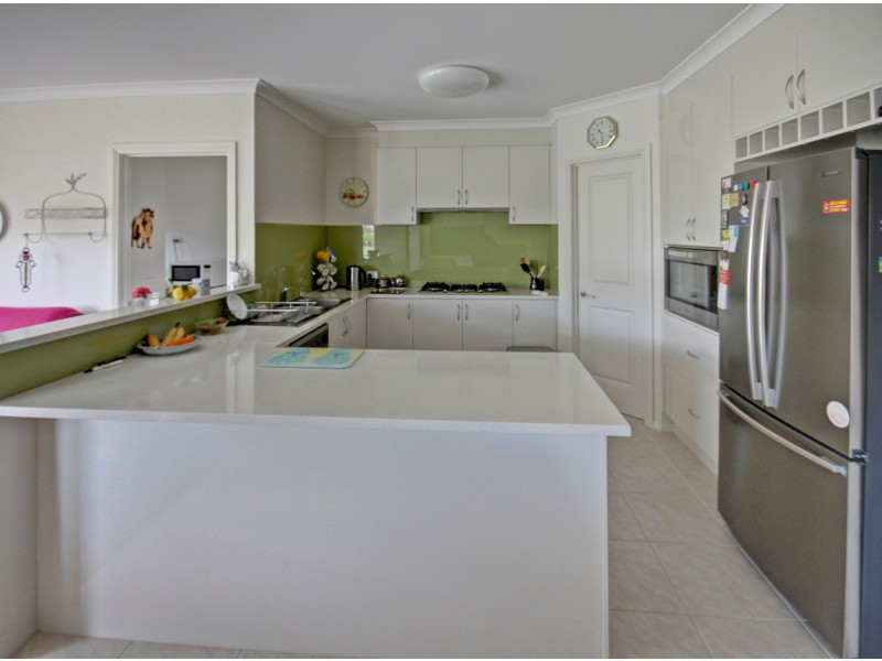 22 Mccallum Dr, Eastwood VIC 3875