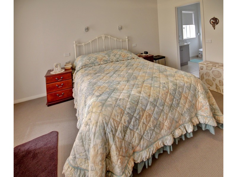 22 Mccallum Dr, Eastwood VIC 3875