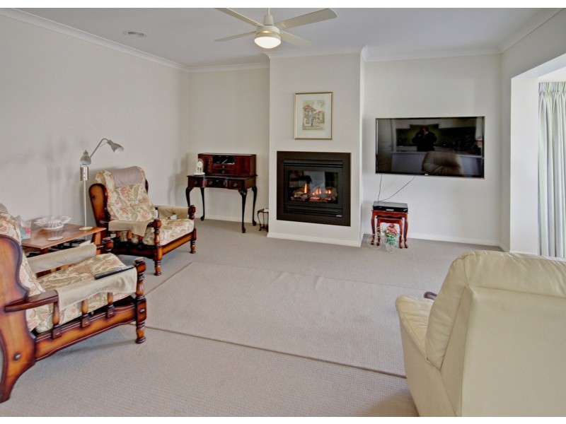 22 Mccallum Dr, Eastwood VIC 3875