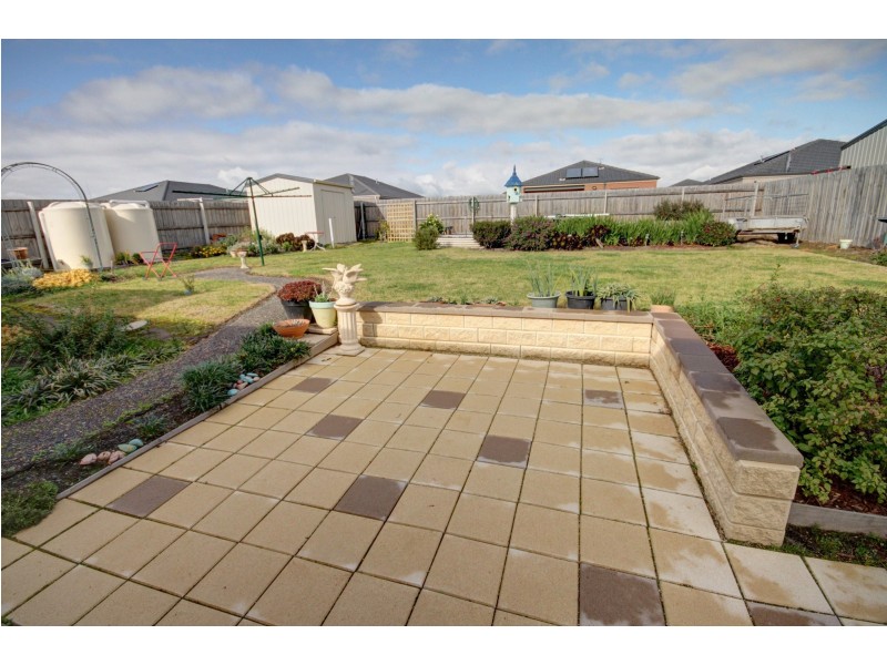 22 Mccallum Dr, Eastwood VIC 3875
