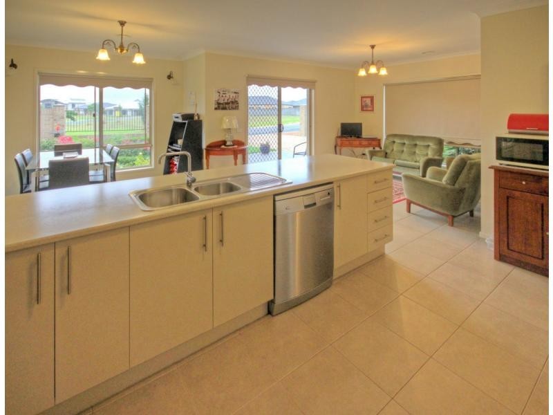 8 The Crescent, Paynesville VIC 3880