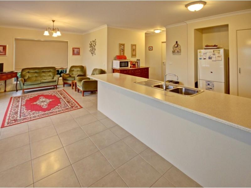 8 The Crescent, Paynesville VIC 3880