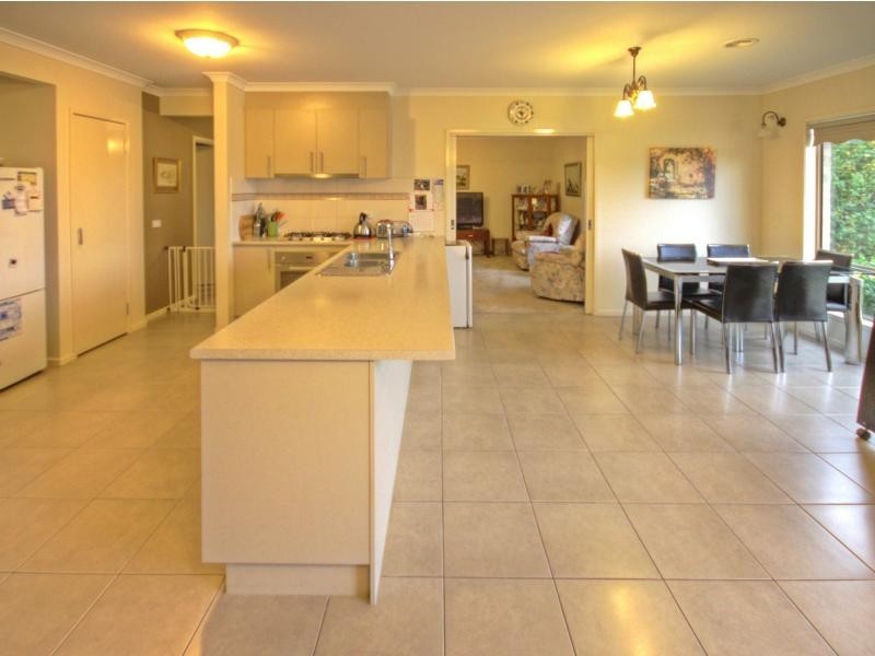 8 The Crescent, Paynesville VIC 3880