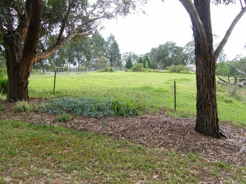 100 Mathiesons Road, Eagle Point VIC 3878