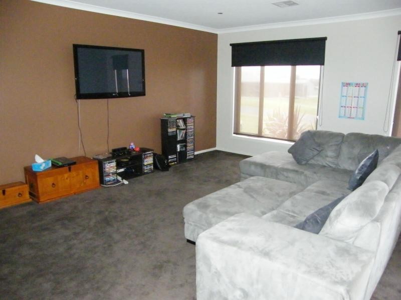 16 Maclure Drive, Bairnsdale VIC 3875