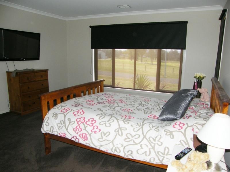 16 Maclure Drive, Bairnsdale VIC 3875