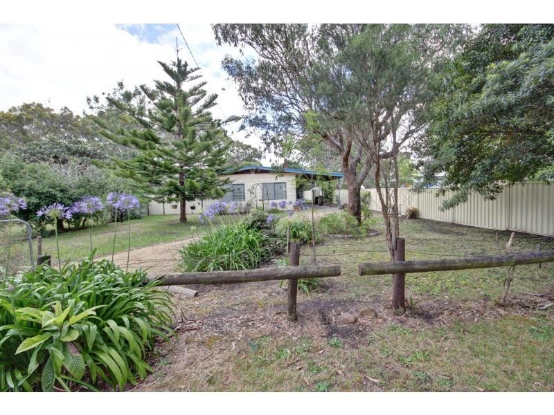 48 Tenth Avenue, Raymond Island VIC 3880