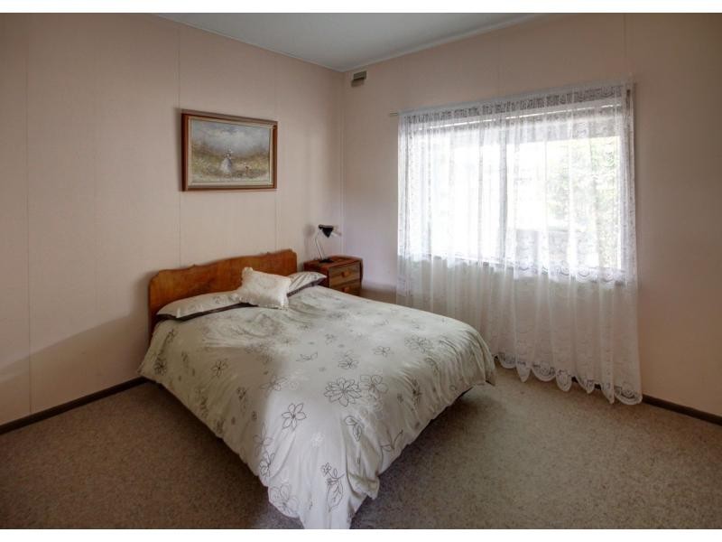 48 Tenth Avenue, Raymond Island VIC 3880