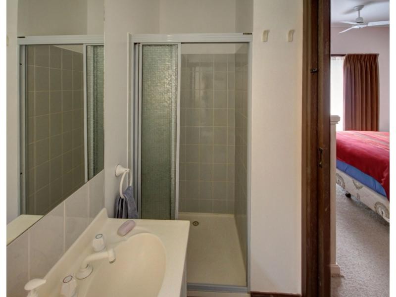 48 Tenth Avenue, Raymond Island VIC 3880