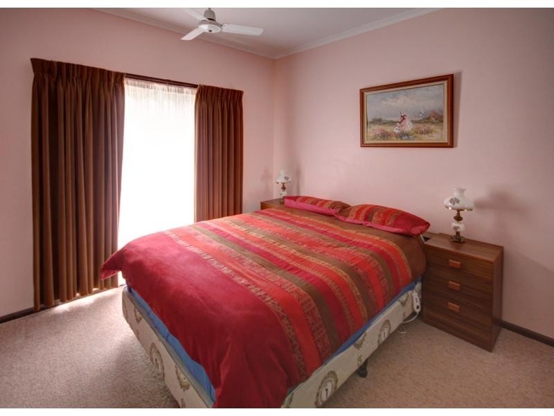 48 Tenth Avenue, Raymond Island VIC 3880