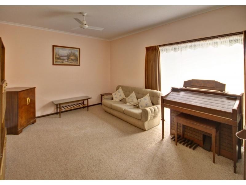 48 Tenth Avenue, Raymond Island VIC 3880