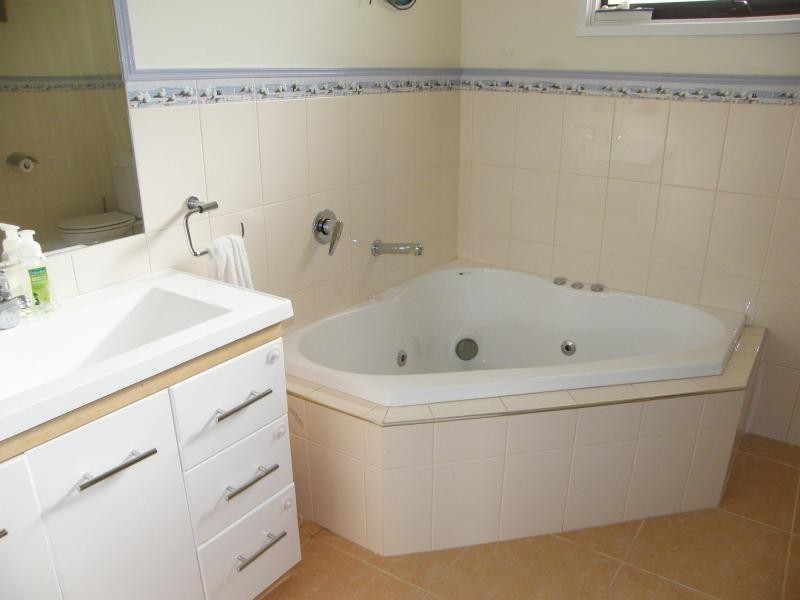 40 Fourth, Raymond Island VIC 3880