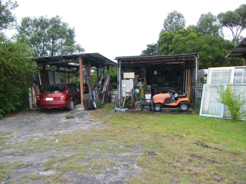 30 Centre, Raymond Island VIC 3880