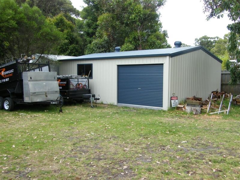 5 Eleventh Parade, Raymond Island VIC 3880