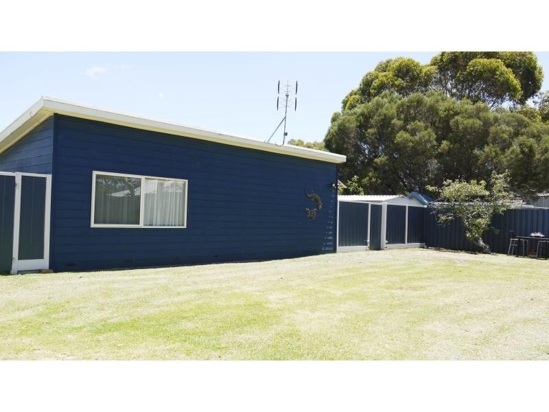 38 Eighth, Raymond Island VIC 3880
