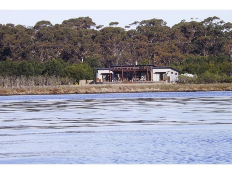 215 Gravelly Point, Raymond Island VIC 3880
