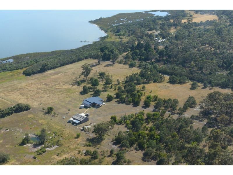 215 Gravelly Point, Raymond Island VIC 3880