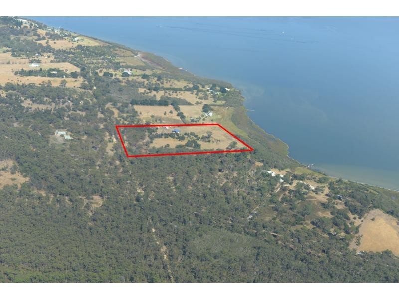 215 Gravelly Point, Raymond Island VIC 3880