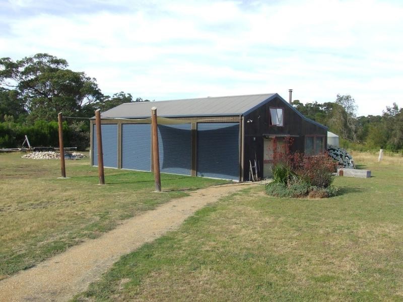 215 Gravelly Point, Raymond Island VIC 3880