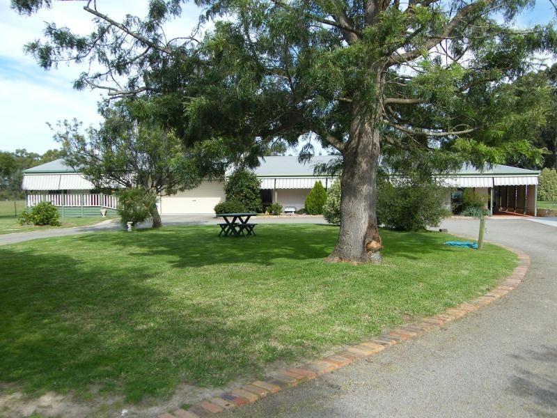 35 Hazeldene Crescent, Nicholson VIC 3882