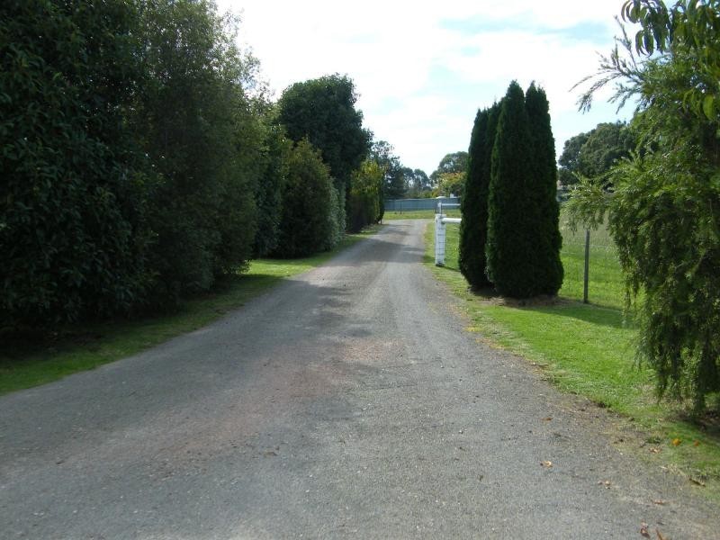 35 Hazeldene Crescent, Nicholson VIC 3882