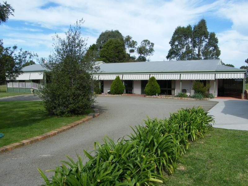 35 Hazeldene Crescent, Nicholson VIC 3882