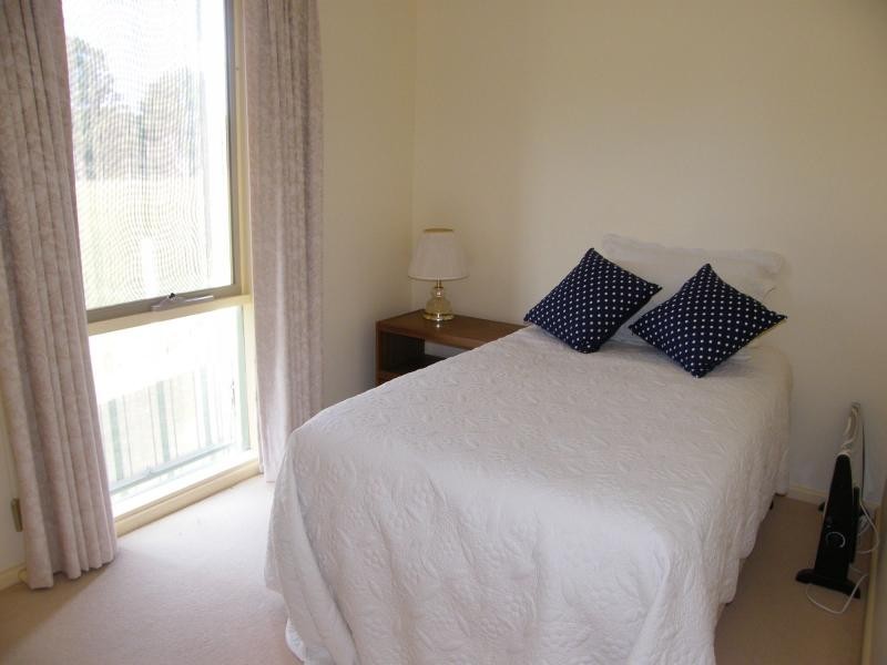 35 Hazeldene Crescent, Nicholson VIC 3882