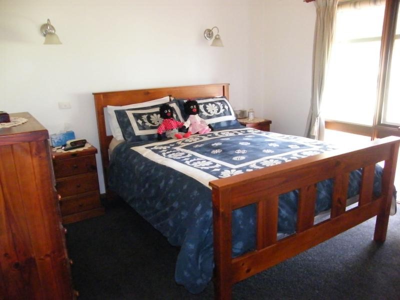 35 Hazeldene Crescent, Nicholson VIC 3882