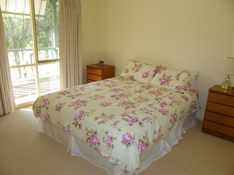 35 Hazeldene Crescent, Nicholson VIC 3882