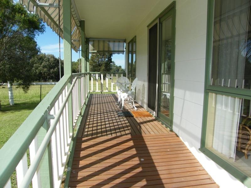 35 Hazeldene Crescent, Nicholson VIC 3882