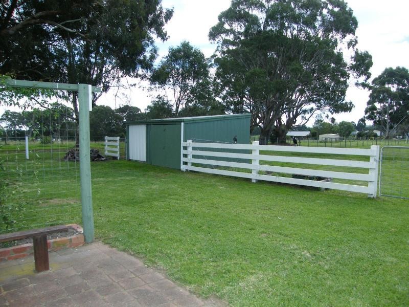 35 Hazeldene Crescent, Nicholson VIC 3882
