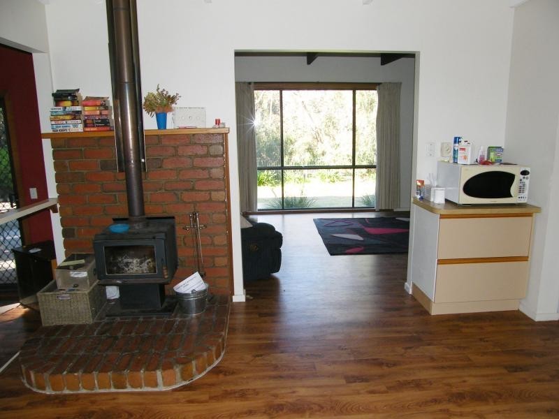 20 Eleventh Parade, Raymond Island VIC 3880