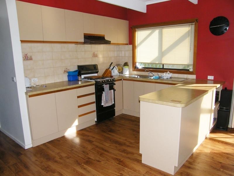 20 Eleventh Parade, Raymond Island VIC 3880