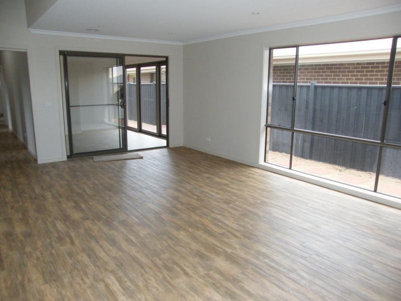 4 Eaton Place, Paynesville VIC 3880