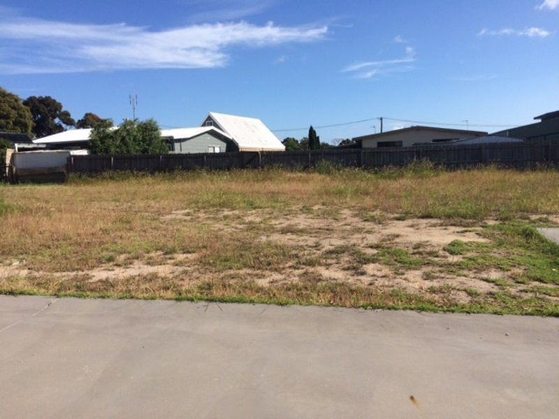 8 Eaton Place, Paynesville VIC 3880