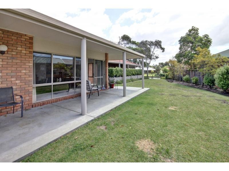 2/1 Windjammer Court, Paynesville VIC 3880