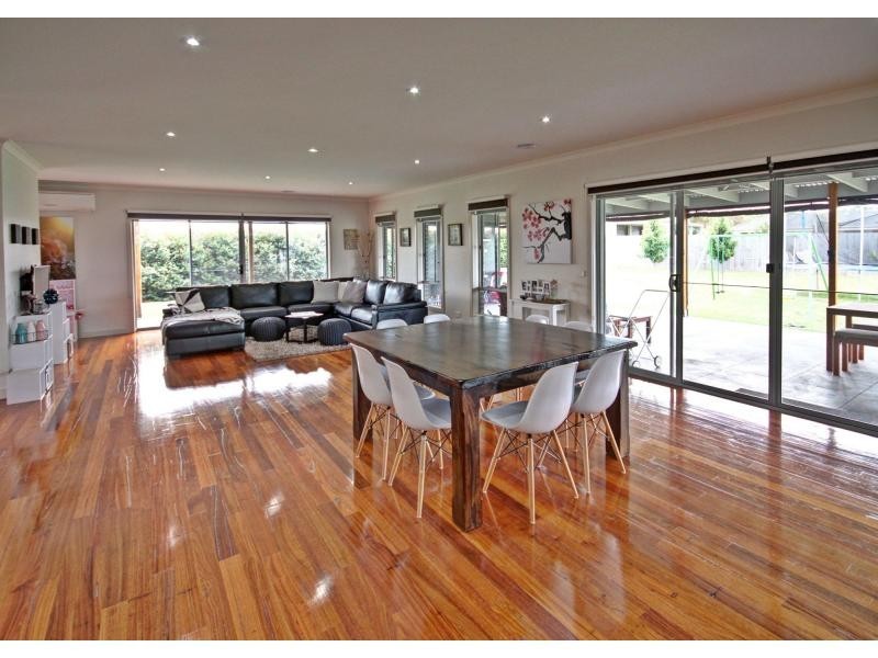 15 Riviera Close, Paynesville VIC 3880