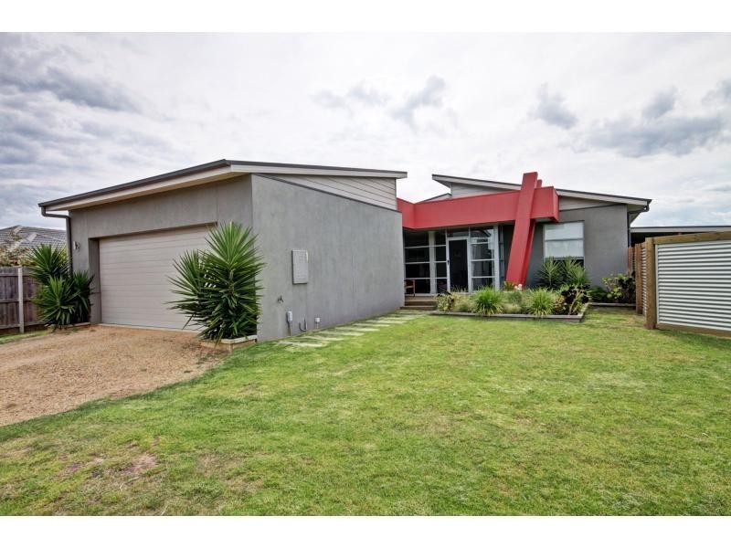 15 Riviera Close, Paynesville VIC 3880