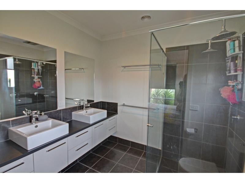 15 Riviera Close, Paynesville VIC 3880