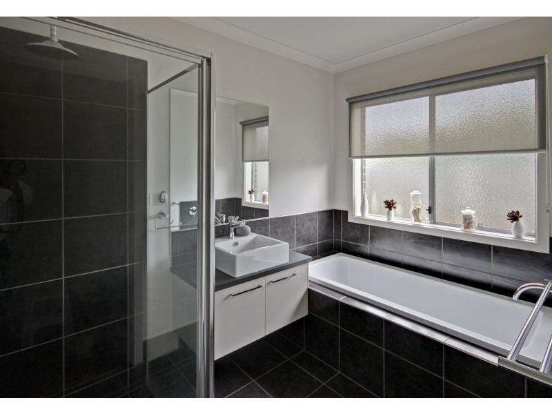 15 Riviera Close, Paynesville VIC 3880