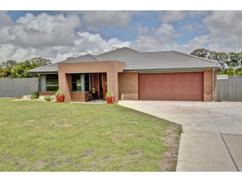1 Magnolia Way, Paynesville VIC 3880