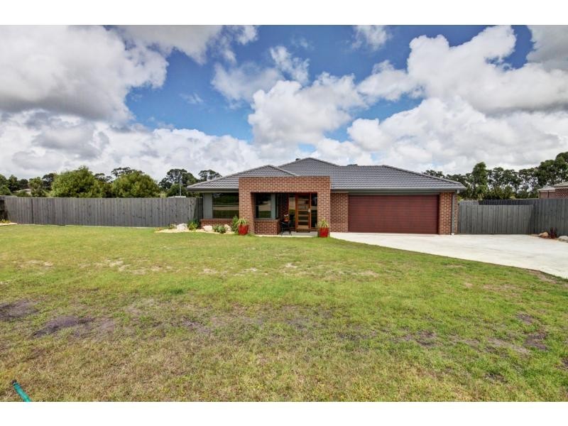 1 Magnolia Way, Paynesville VIC 3880