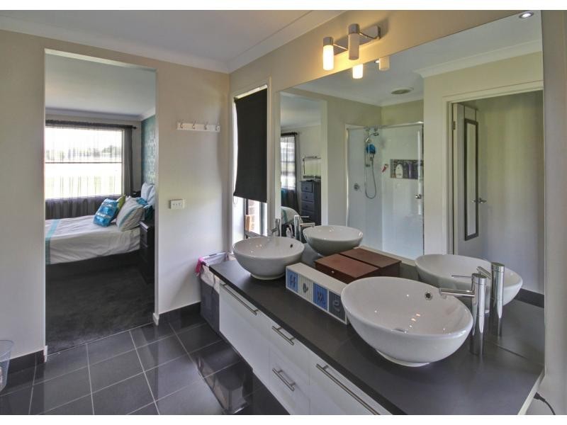 1 Magnolia Way, Paynesville VIC 3880