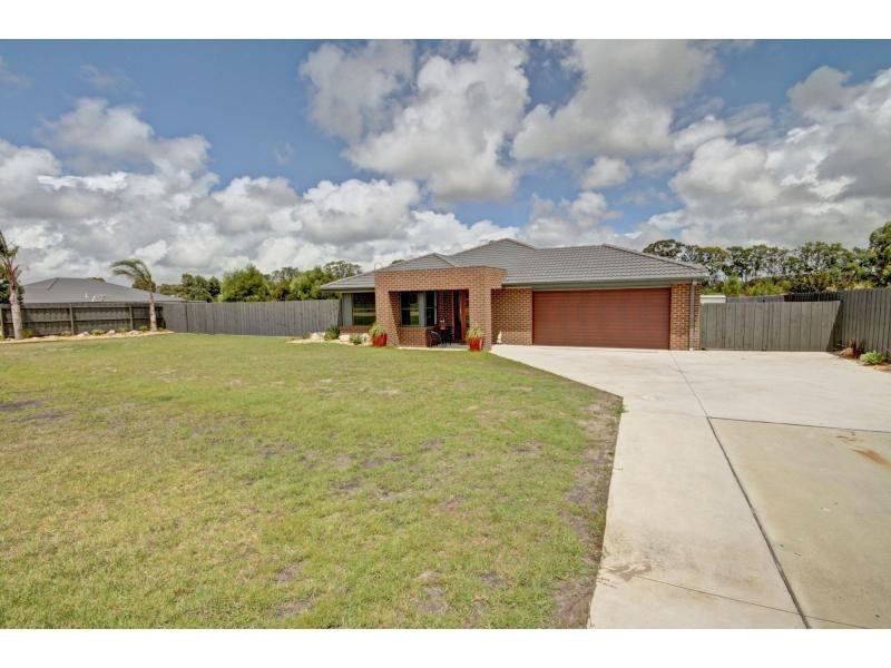 1 Magnolia Way, Paynesville VIC 3880